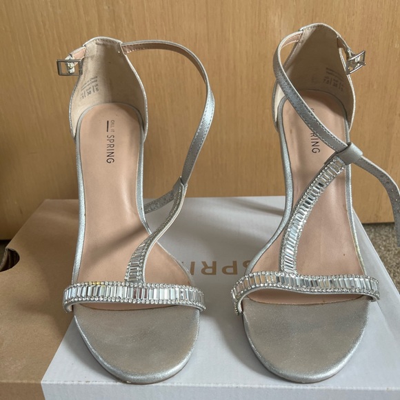 Spring silver sandals size 7.5 - Picture 4 of 6